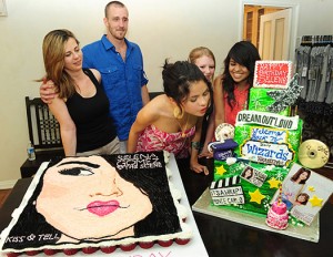 selena-gomez-birthday-cake-2.jpg